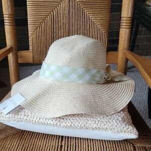 Rachael Zoe beach hat with green/white bow.